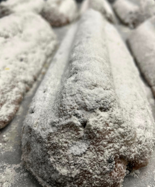Butter Stollen nach Dresdener Art                                      ———————————————Erhältlich ab Ende Oktober